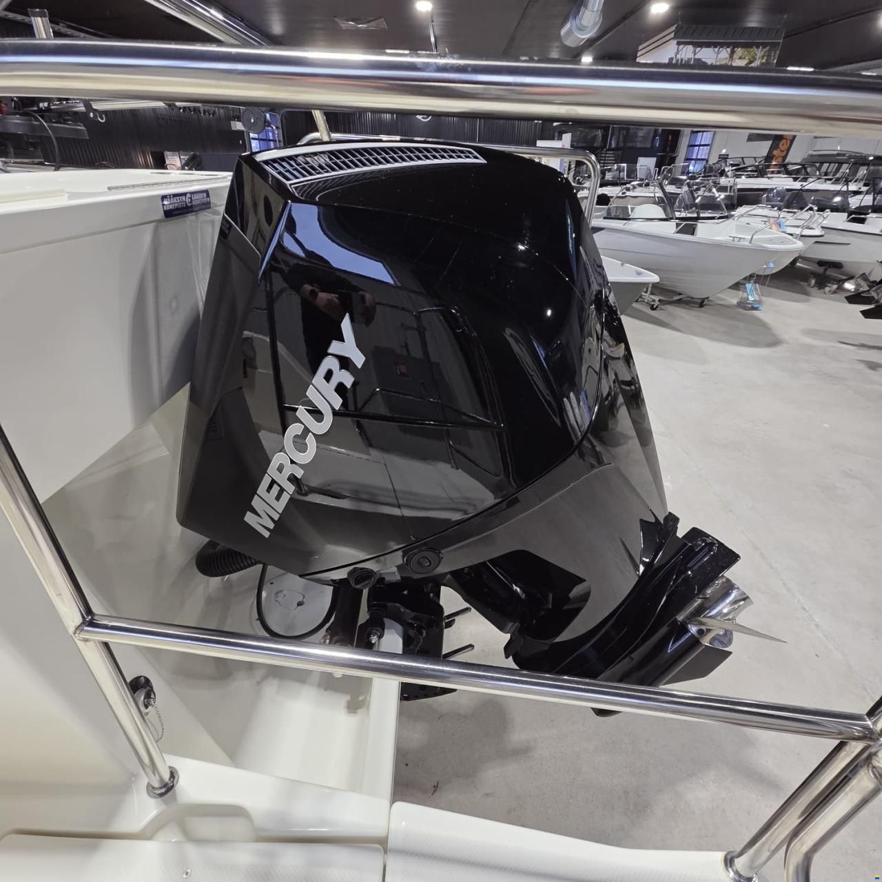 Quicksilver Captur 705 Pilothouse