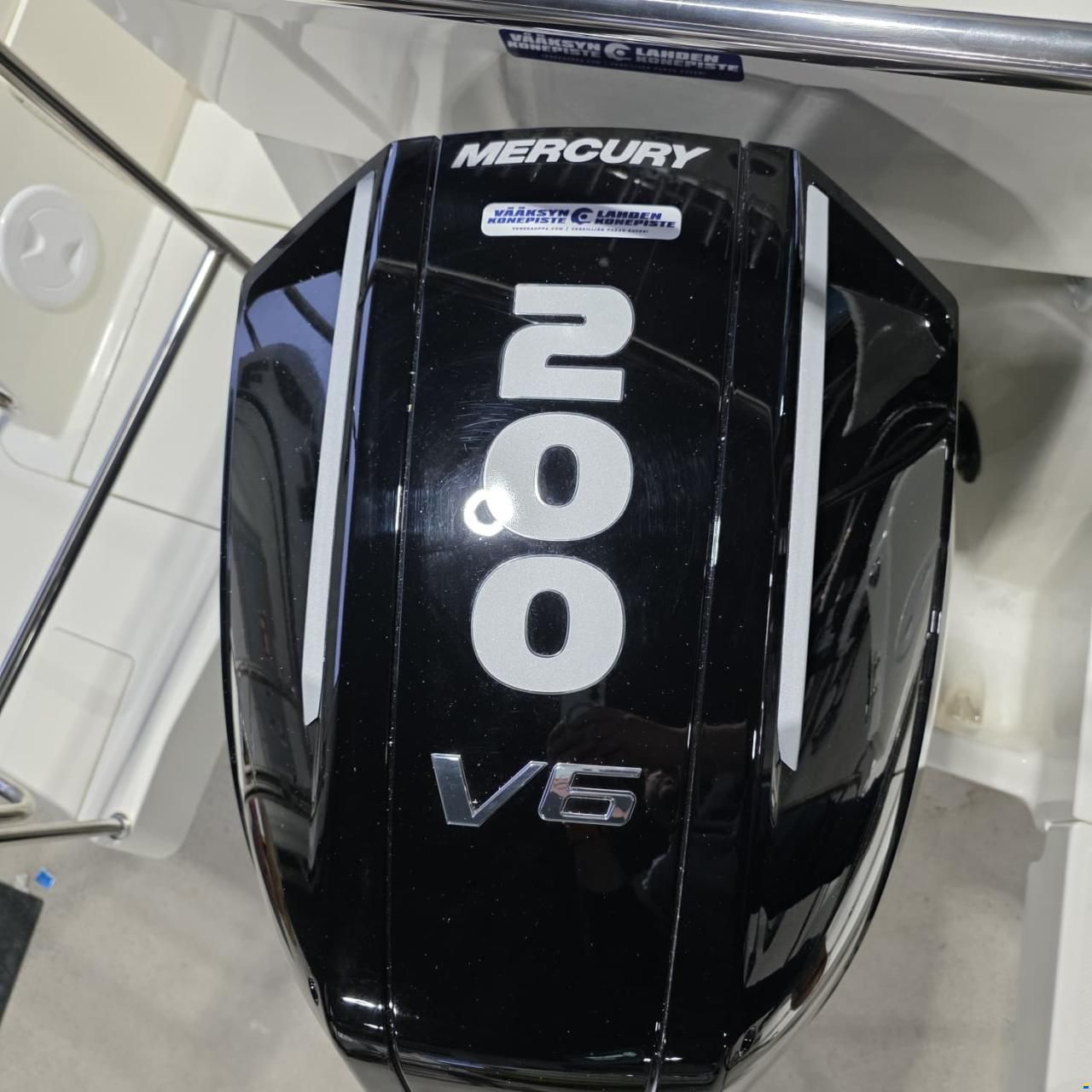 Quicksilver Captur 705 Pilothouse