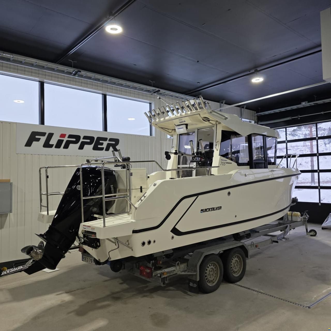 Quicksilver Captur 705 Pilothouse