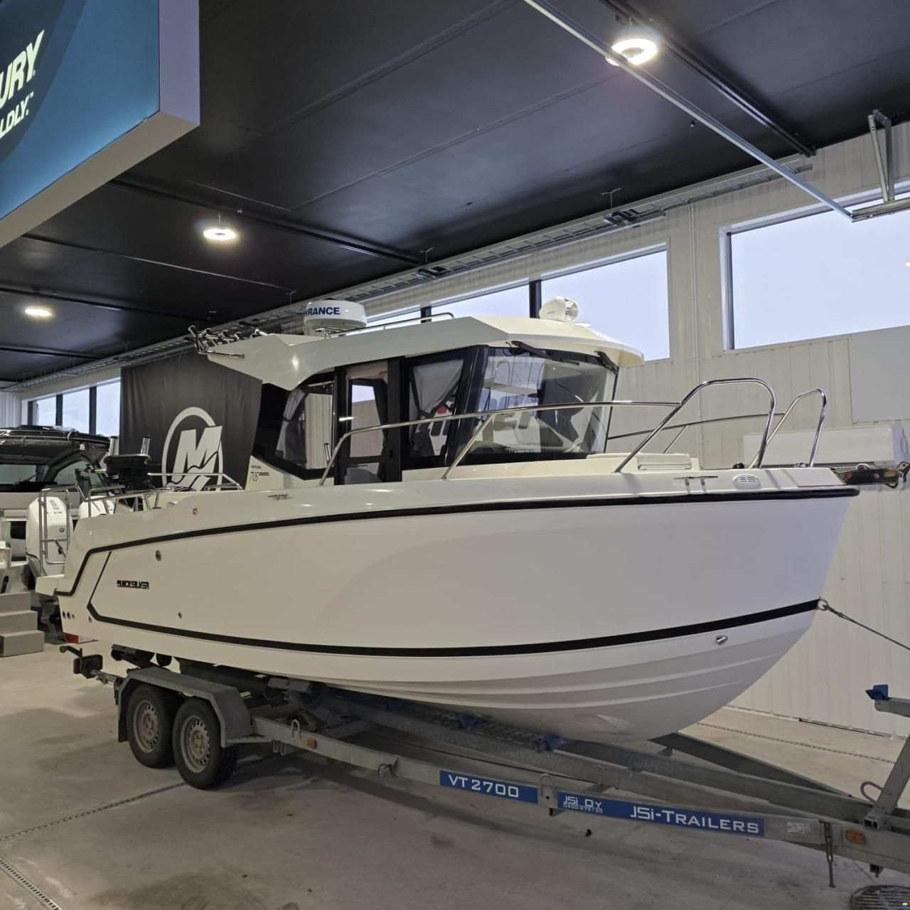 Quicksilver Captur 705 Pilothouse