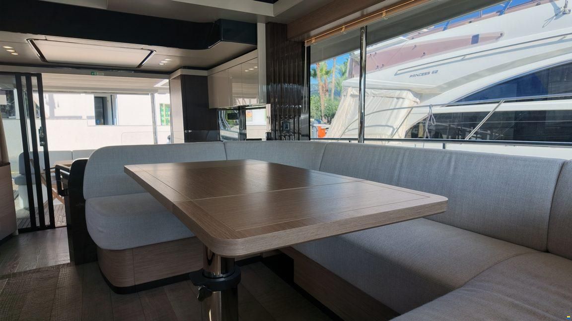 Absolute Navetta 52