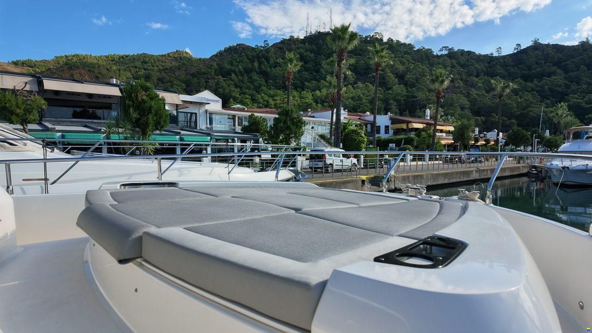 Absolute Navetta 52