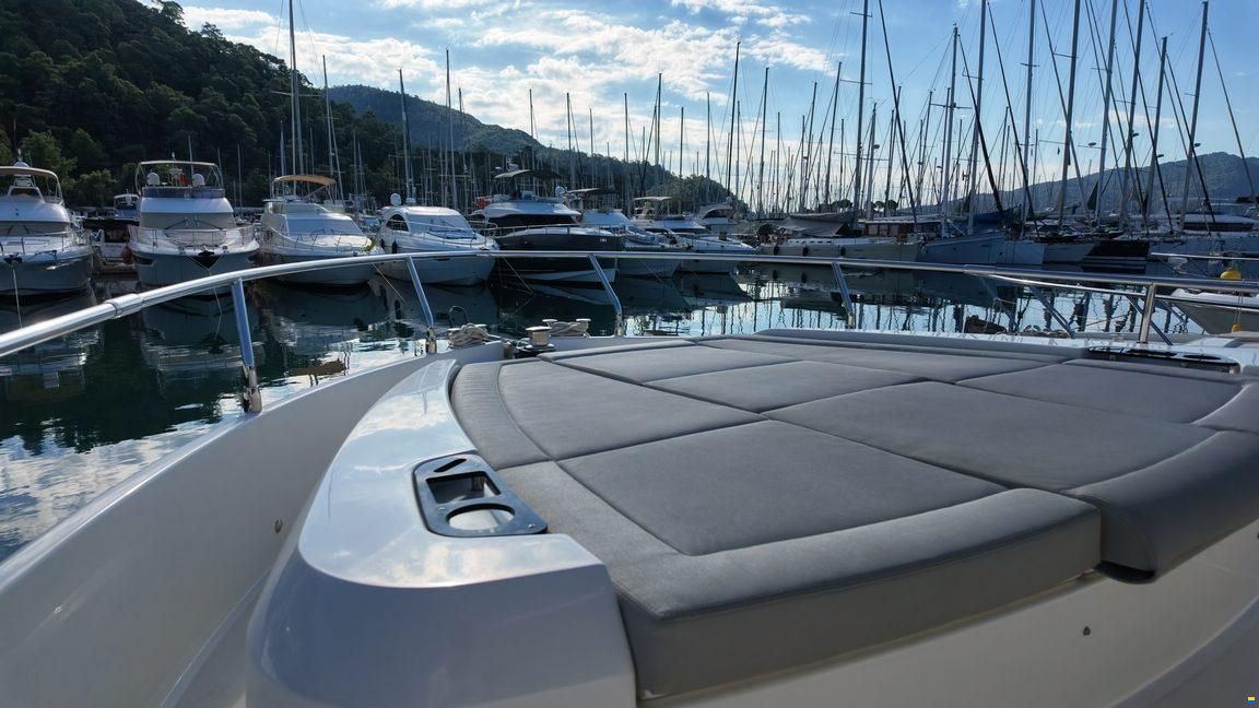Absolute Navetta 52