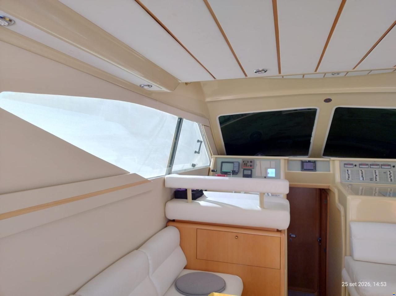 Ferretti 120