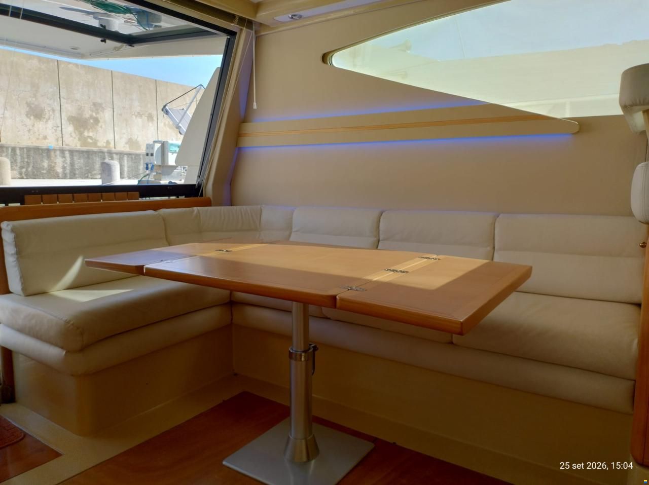 Ferretti 120