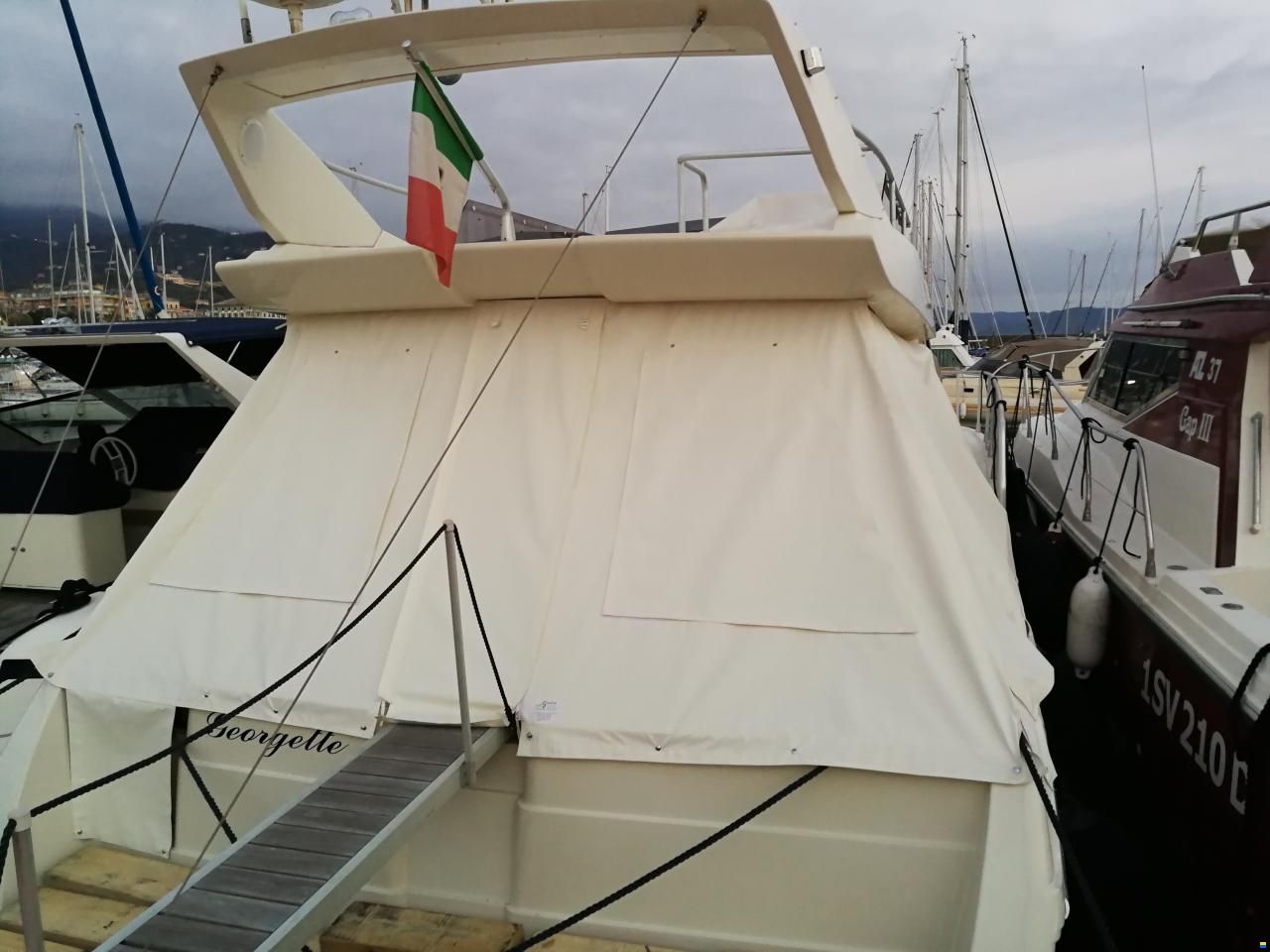 Ferretti 120