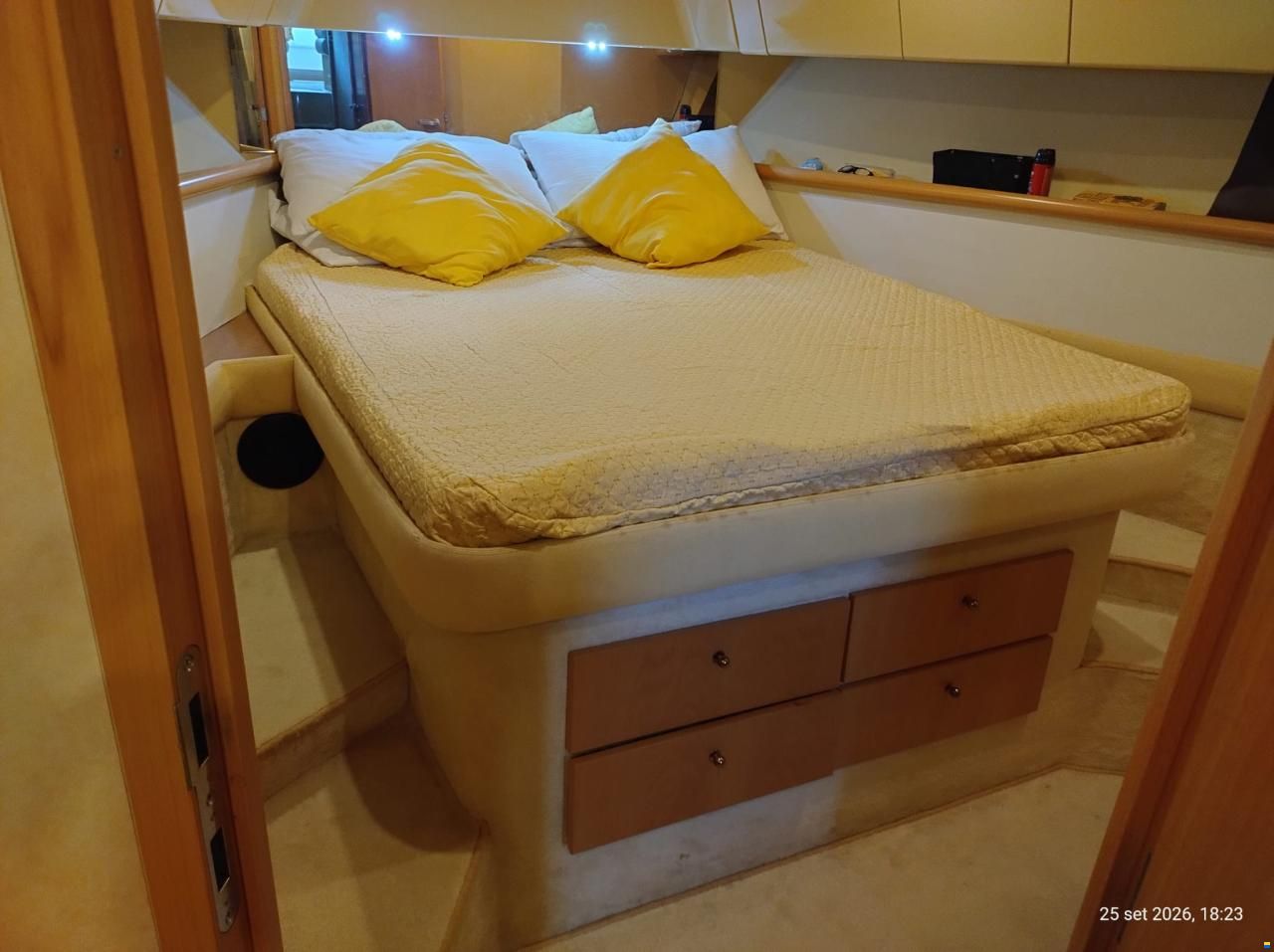 Ferretti 120