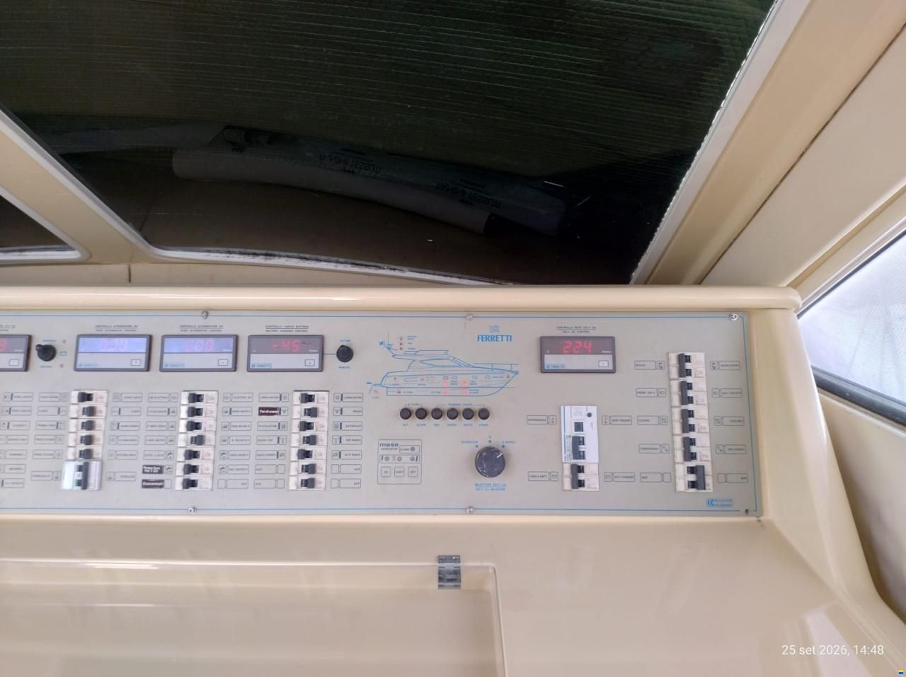 Ferretti 120