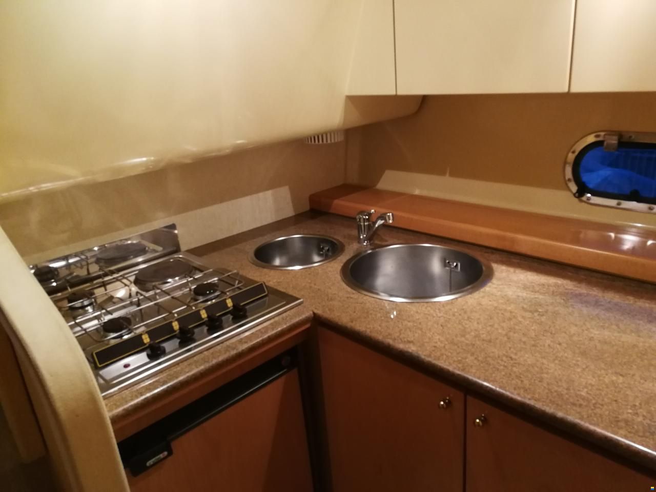 Ferretti 120