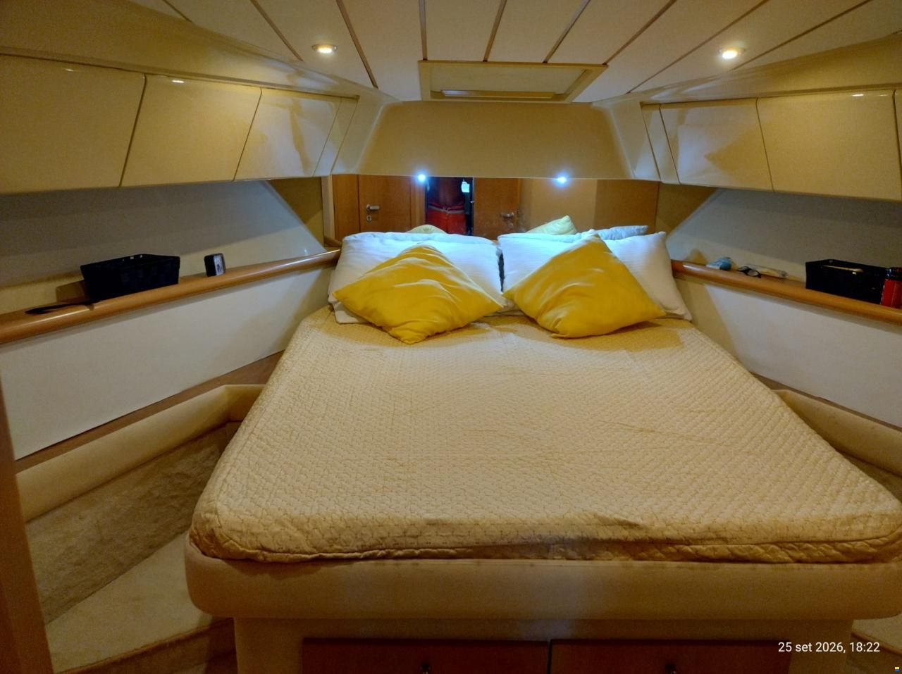 Ferretti 120