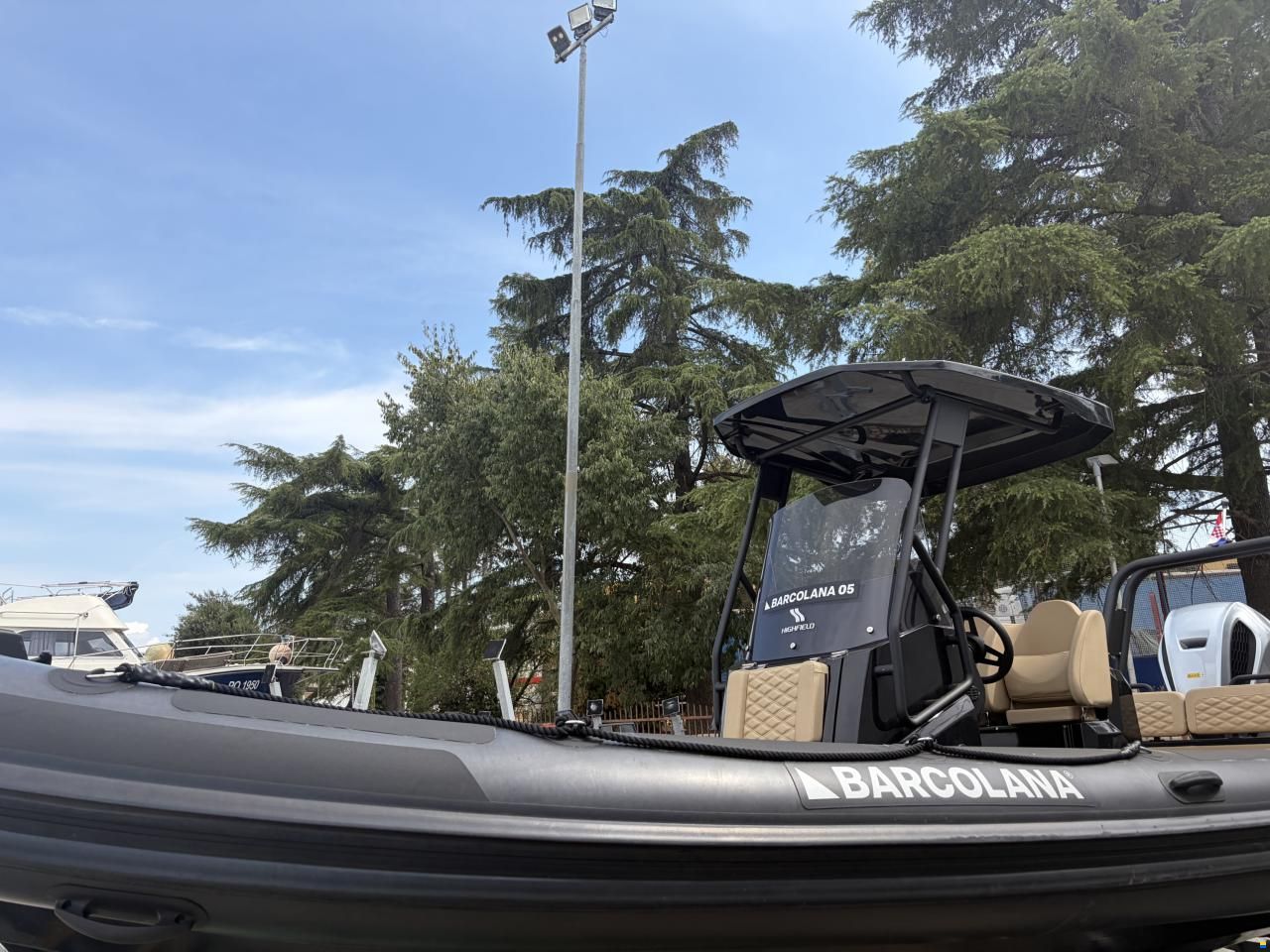 Highfield Partol 700 HYP inkl. 200PS Honda - Barco