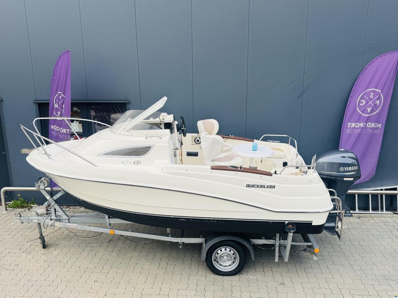 Quicksilver 430 Activ Cabin