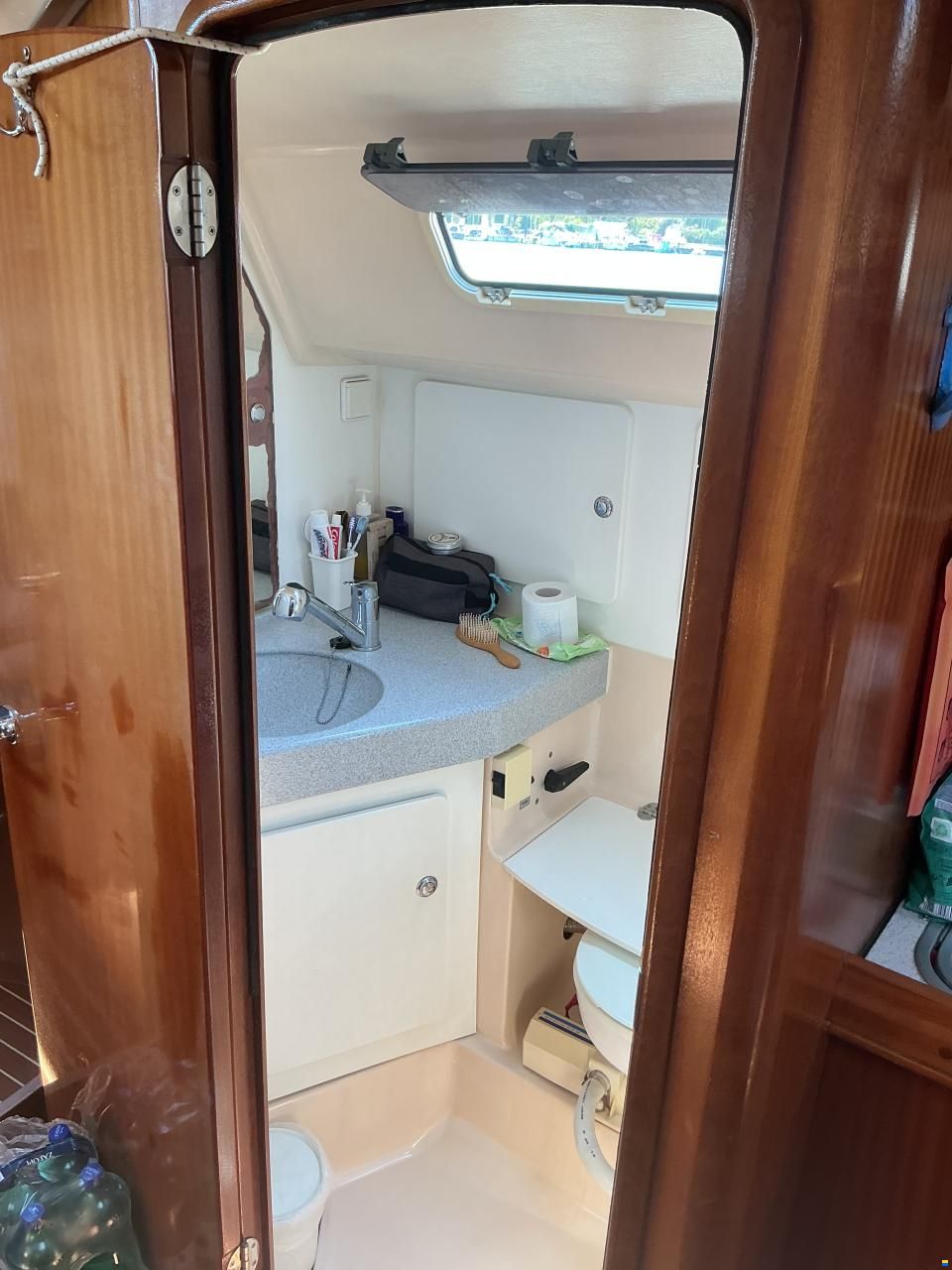 Bavaria 37