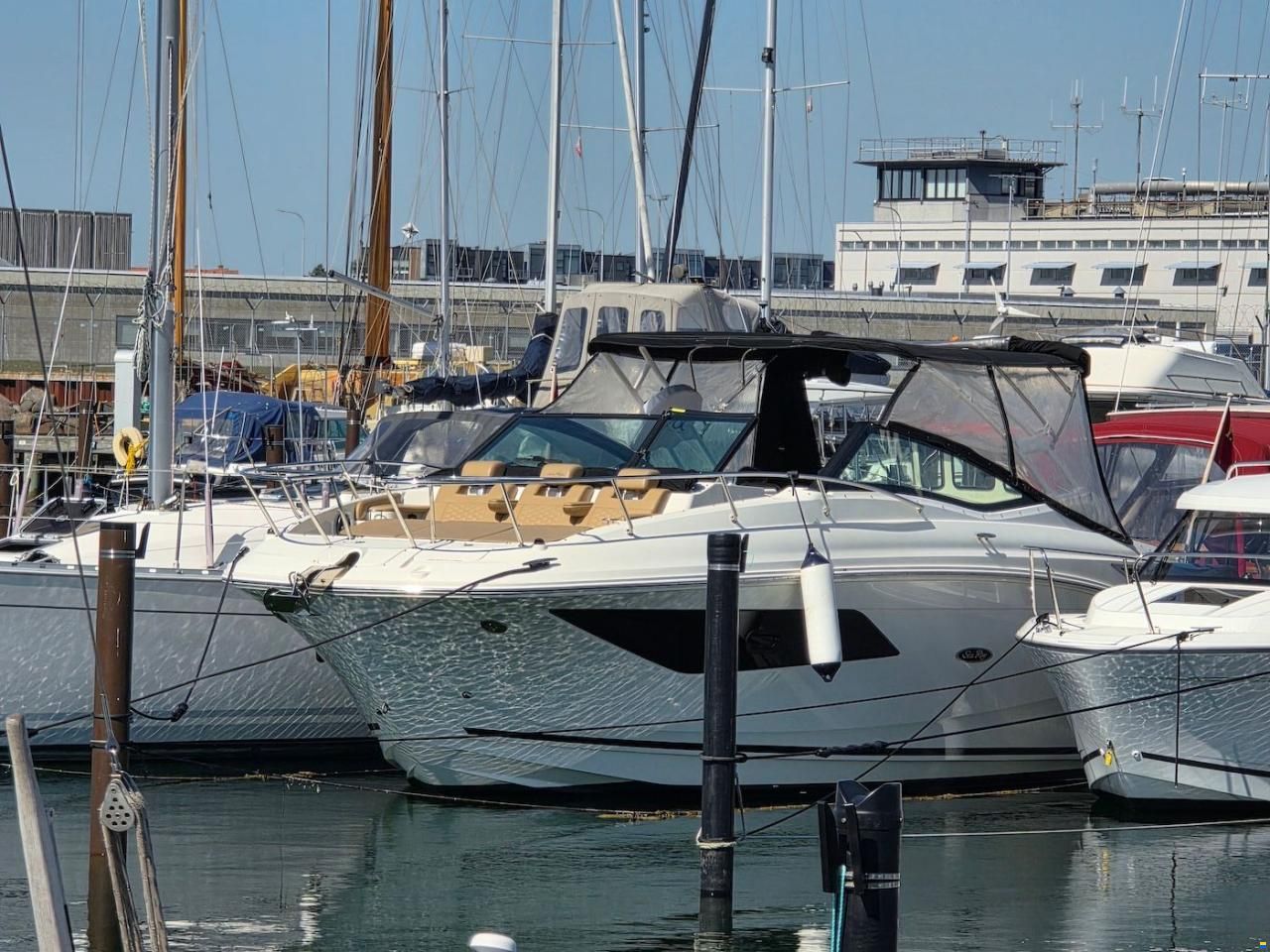 Sea Ray 320 Sundancer