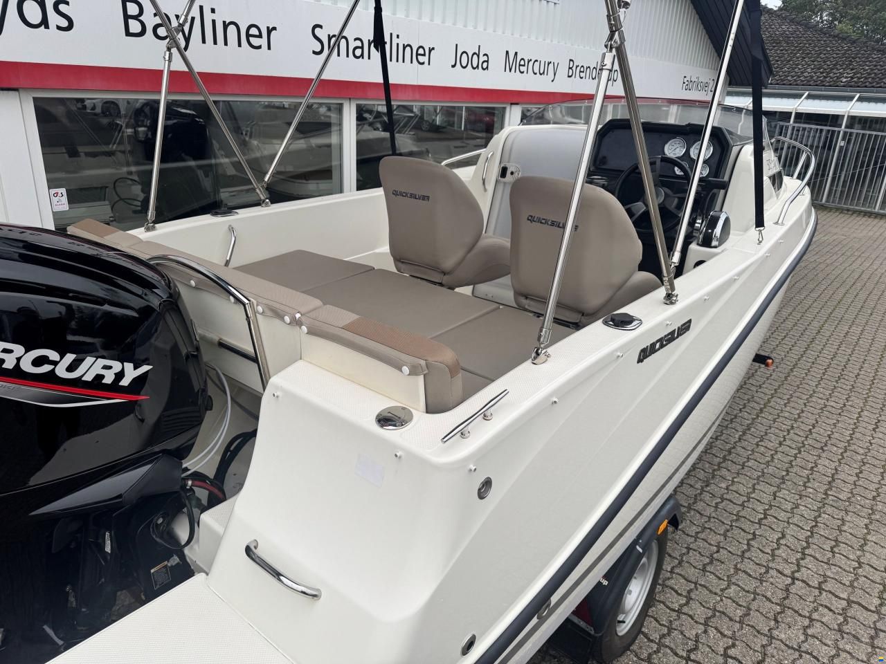 Quicksilver Activ 505 Cabin med 100 hk Mercury-EFI 4