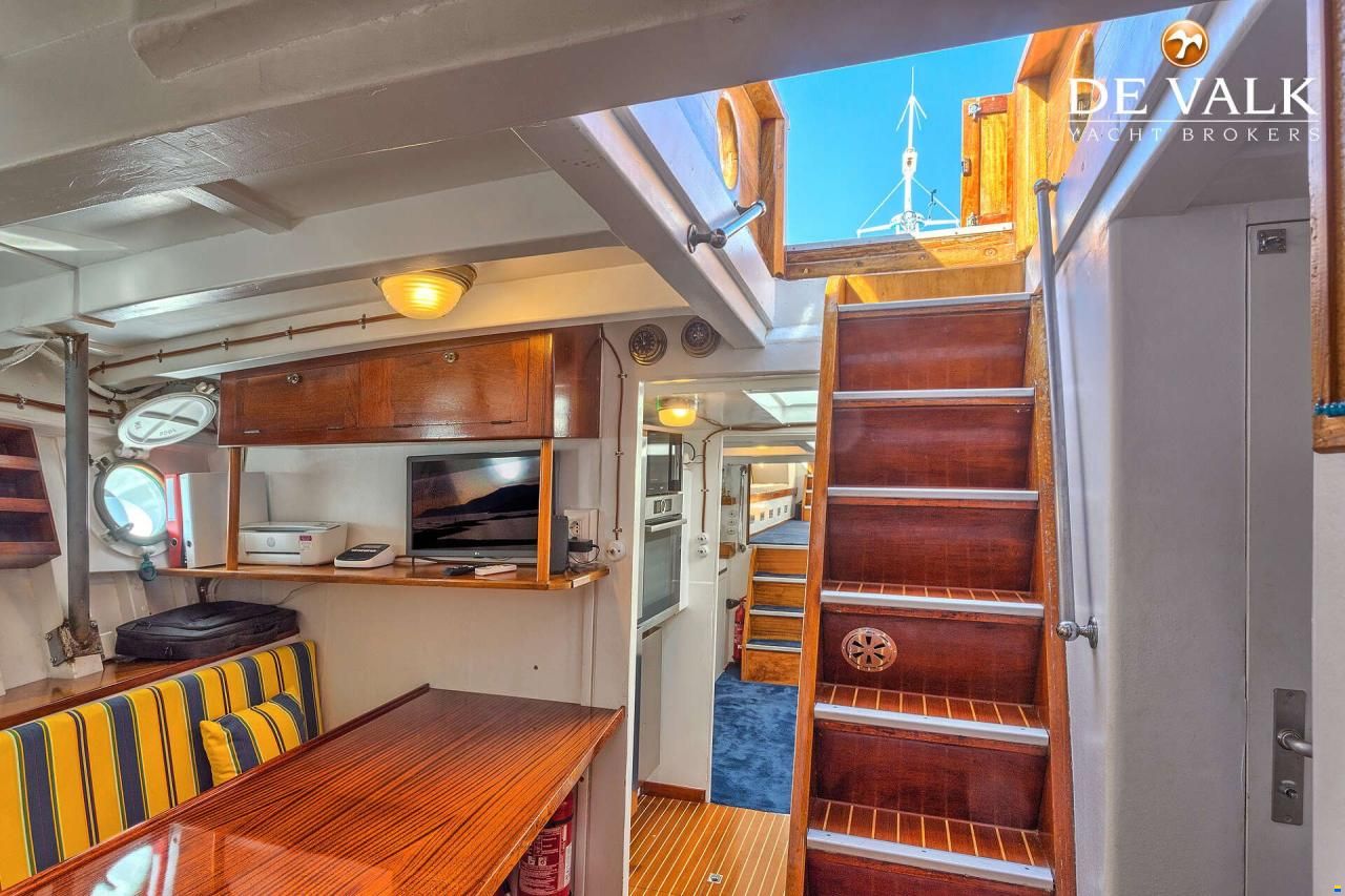 Classic Motor Yacht