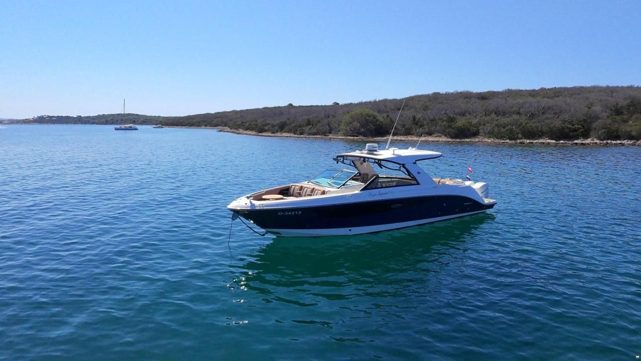 Sea Ray SLX 400 Outboard