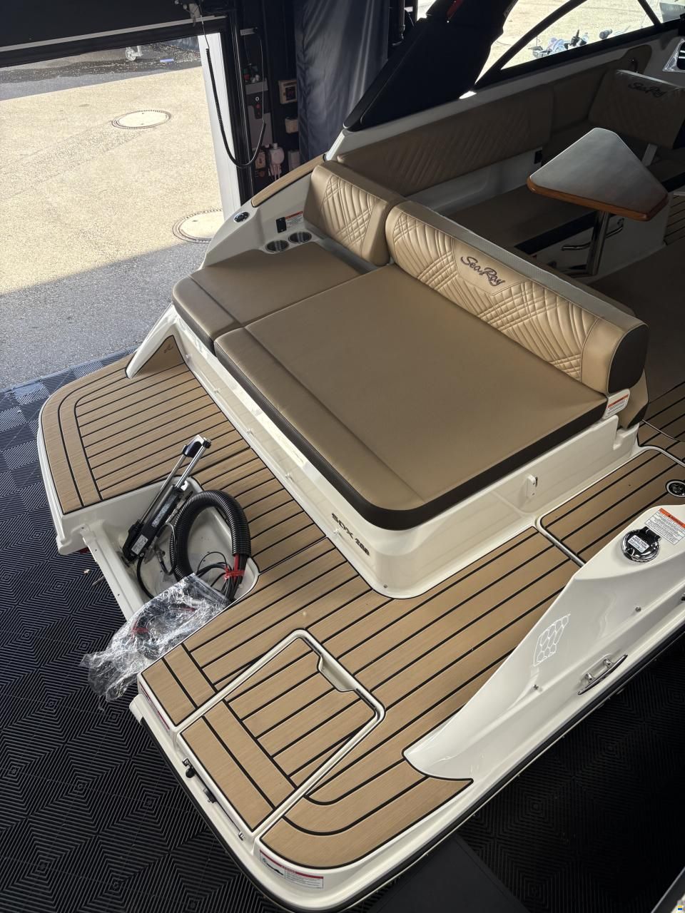 Sea Ray 230 SDX OE BR mit 1 x O.CT 250 PS Außenb
