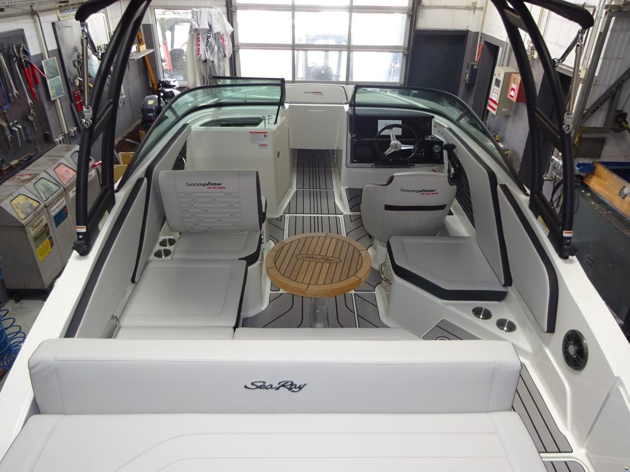 Sea Ray 210 SPX