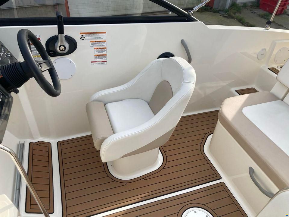 Bayliner VR5 Cuddy