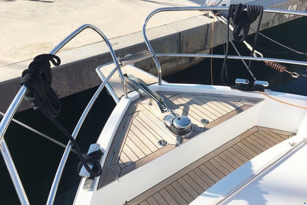 Sealine C330V