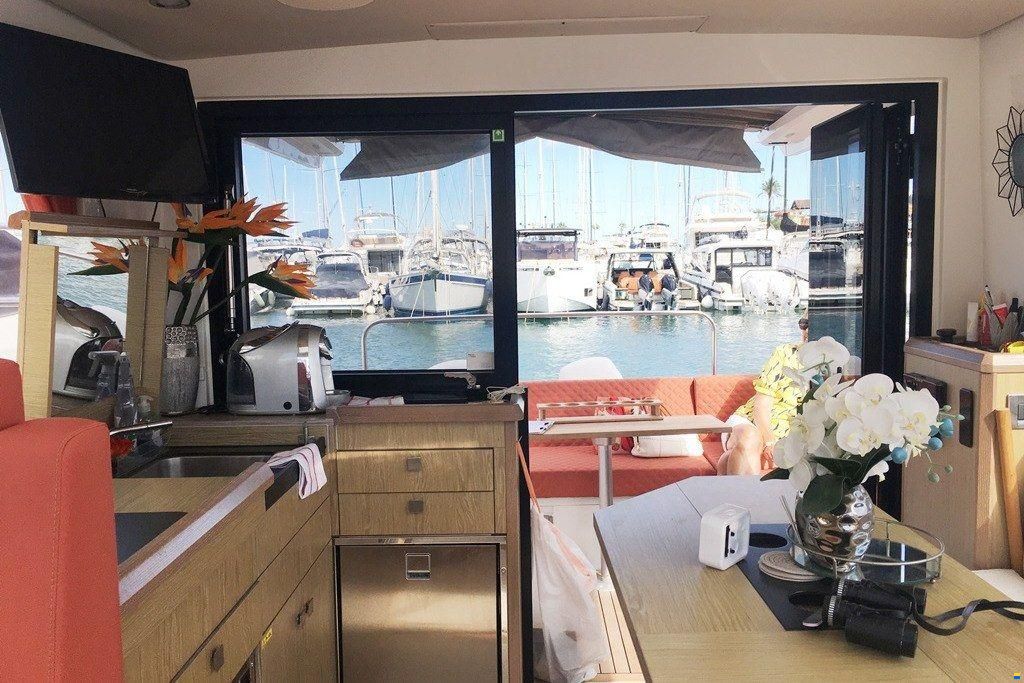 Sealine C330V