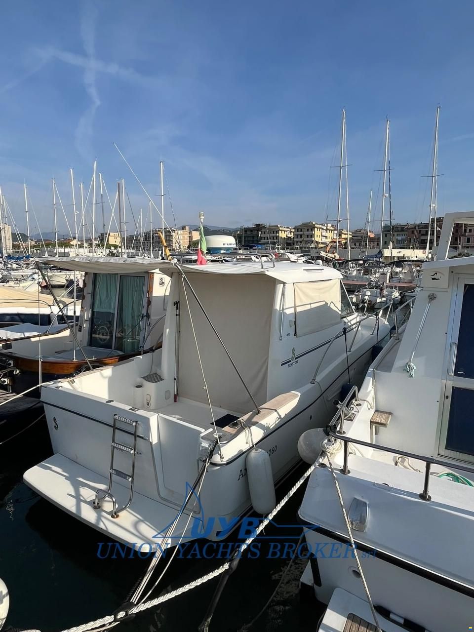 Beneteau Antares 760