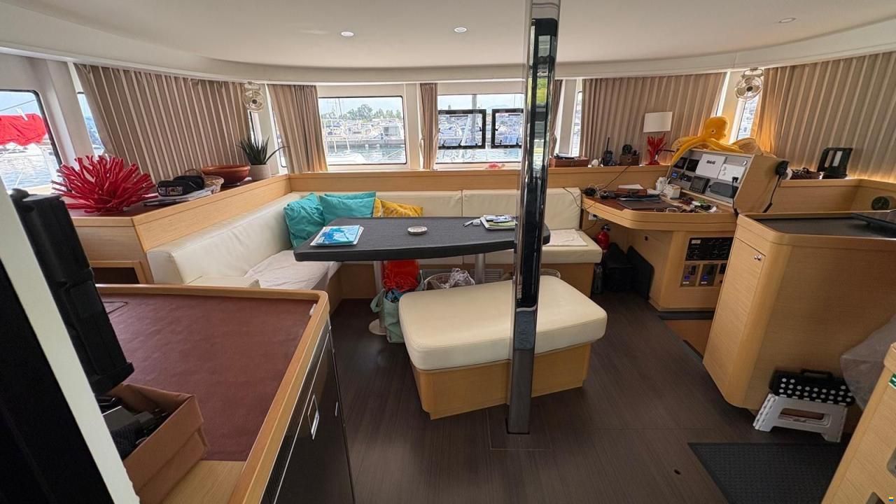 Lagoon 42
