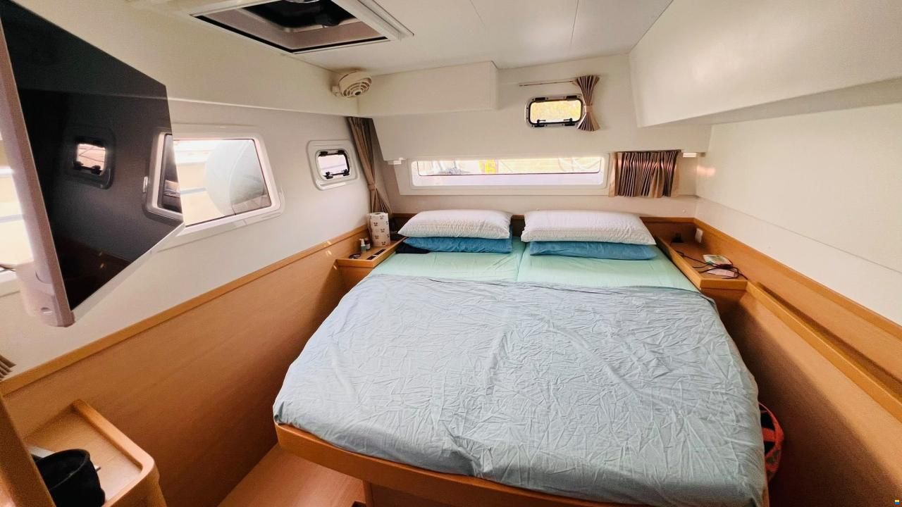 Lagoon 42