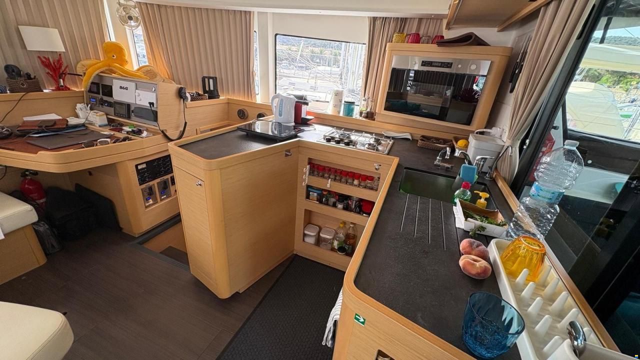 Lagoon 42