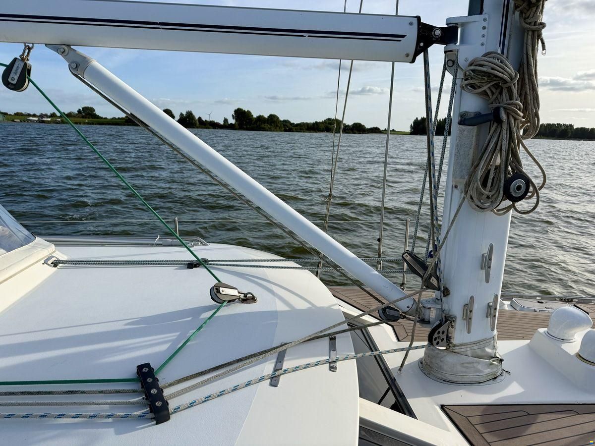 Oyster 45 Deck Saloon