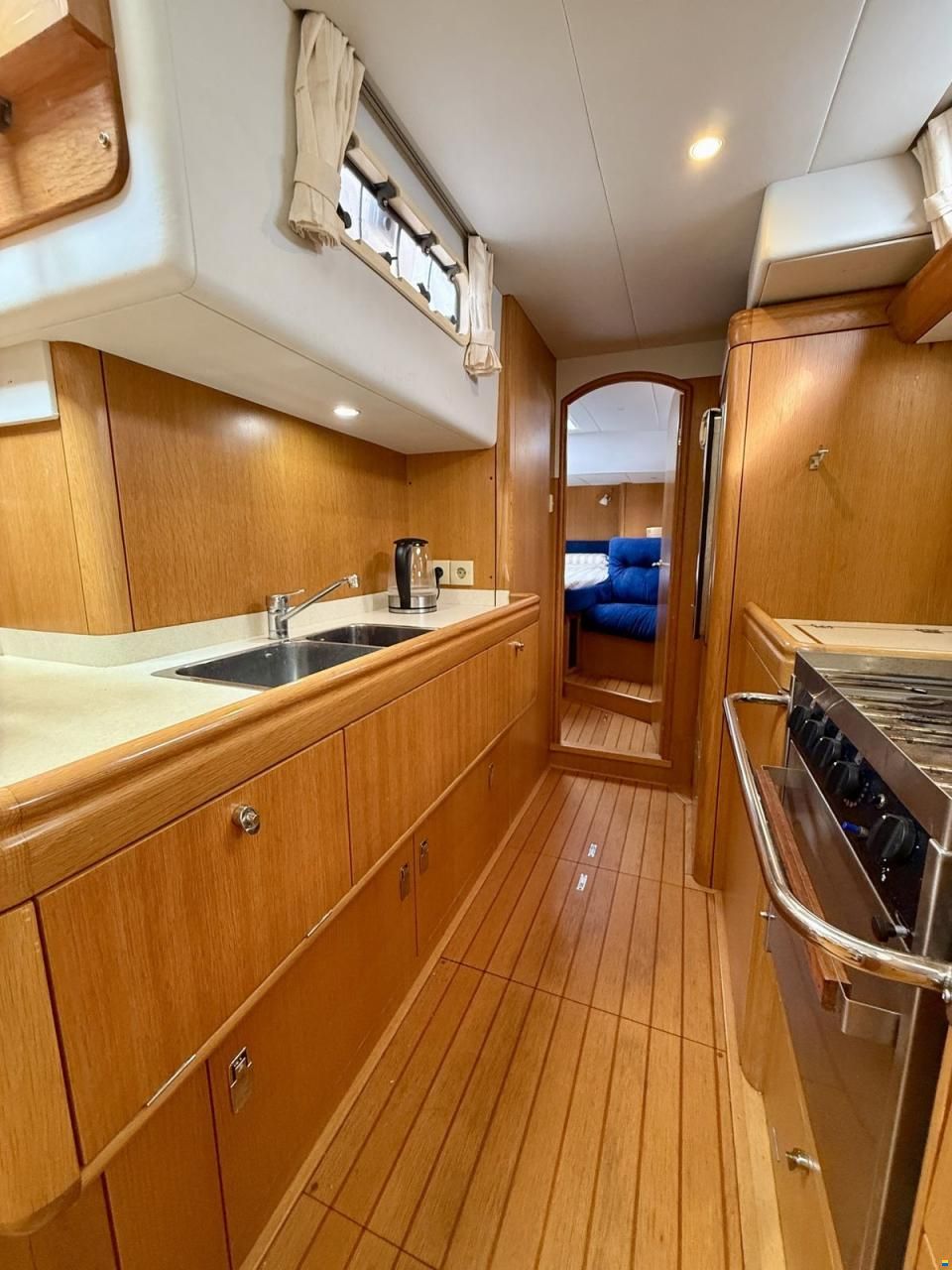 Oyster 45 Deck Saloon