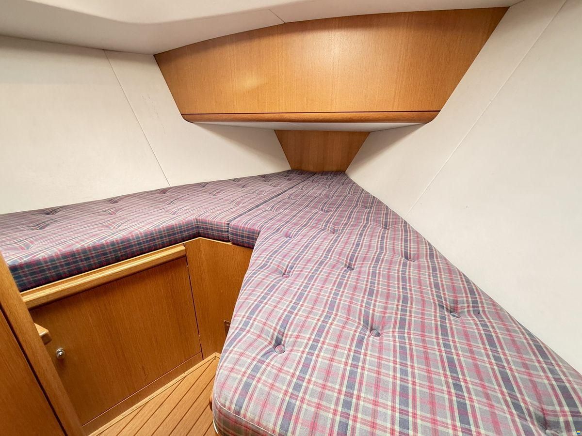 Oyster 45 Deck Saloon
