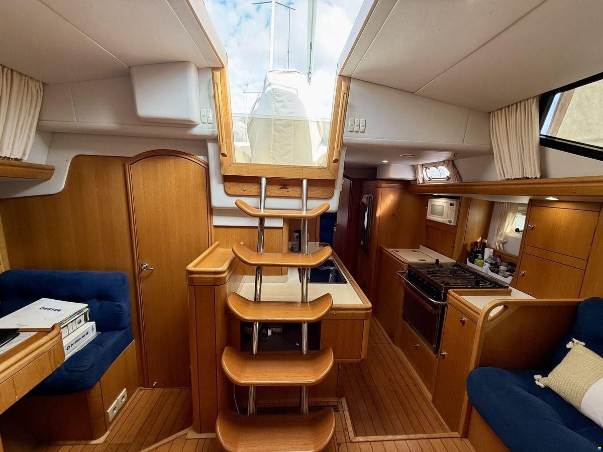 Oyster 45 Deck Saloon