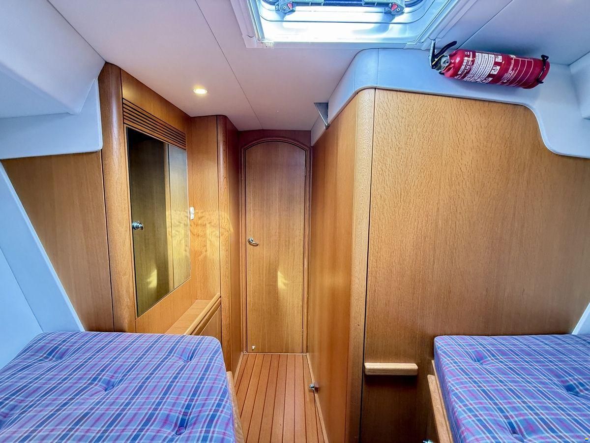 Oyster 45 Deck Saloon