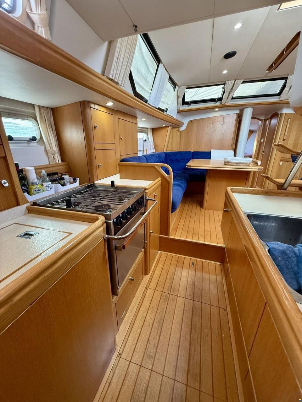 Oyster 45 Deck Saloon
