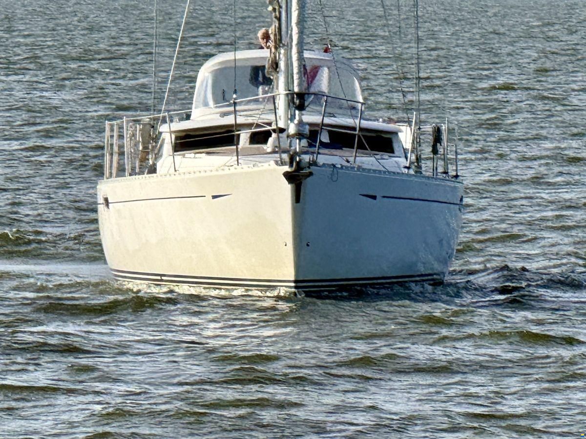 Oyster 45 Deck Saloon
