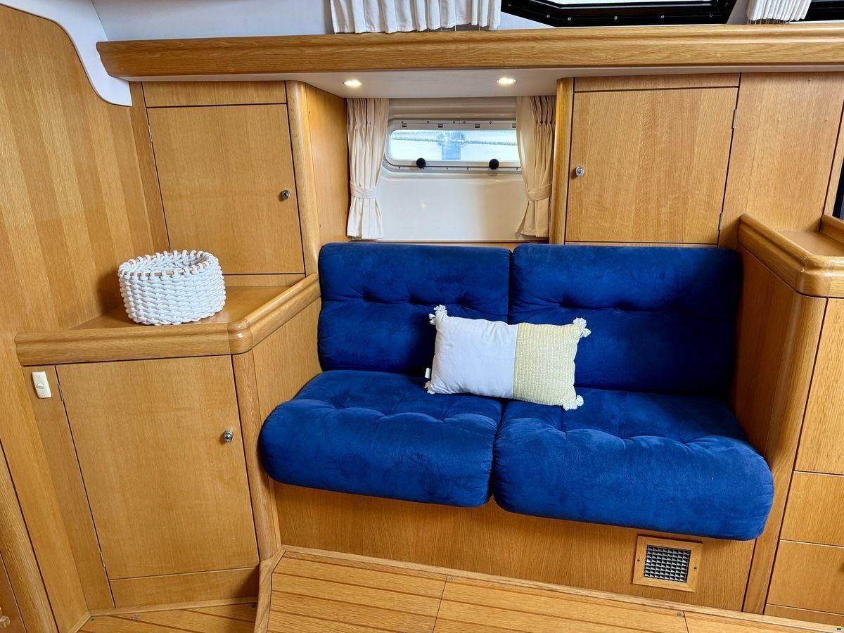 Oyster 45 Deck Saloon