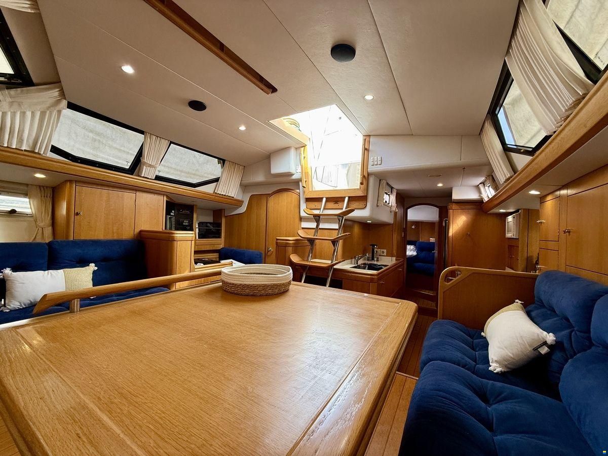 Oyster 45 Deck Saloon