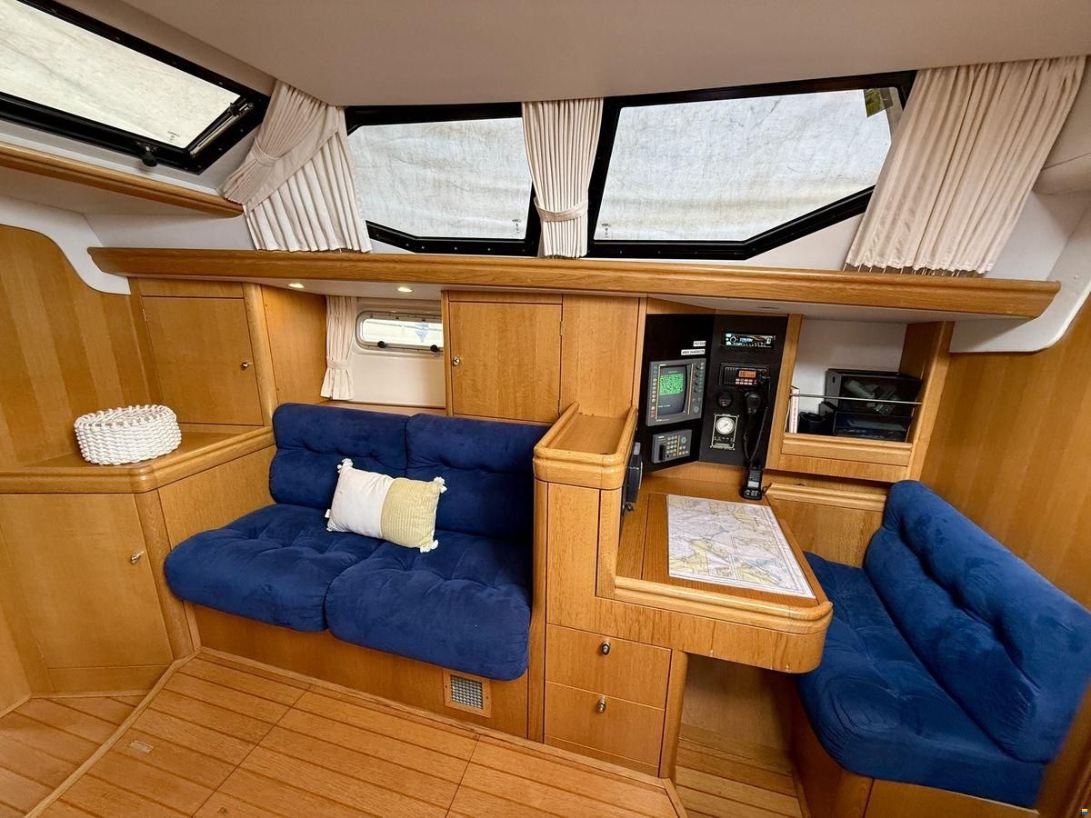 Oyster 45 Deck Saloon