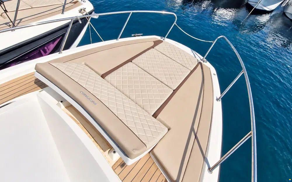 Quicksilver Activ 875 Sundeck