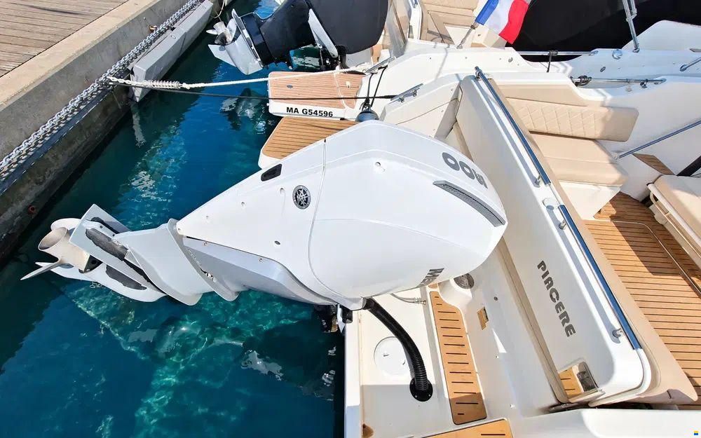 Quicksilver Activ 875 Sundeck