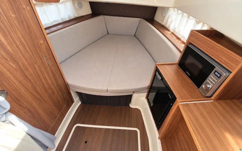 Quicksilver Activ 875 Sundeck