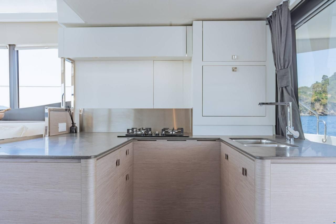 Fountaine-Pajot MY6