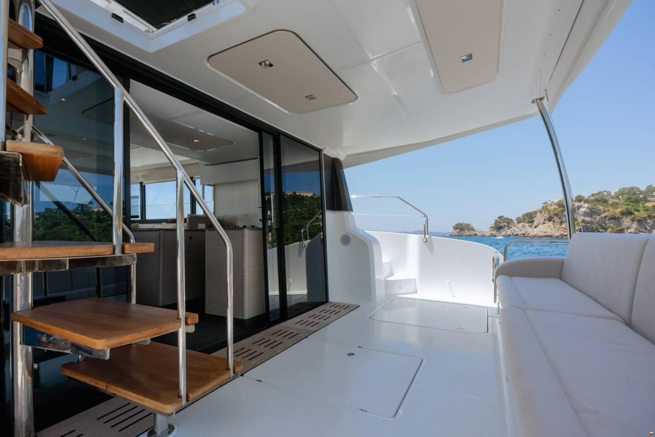 Fountaine-Pajot MY6