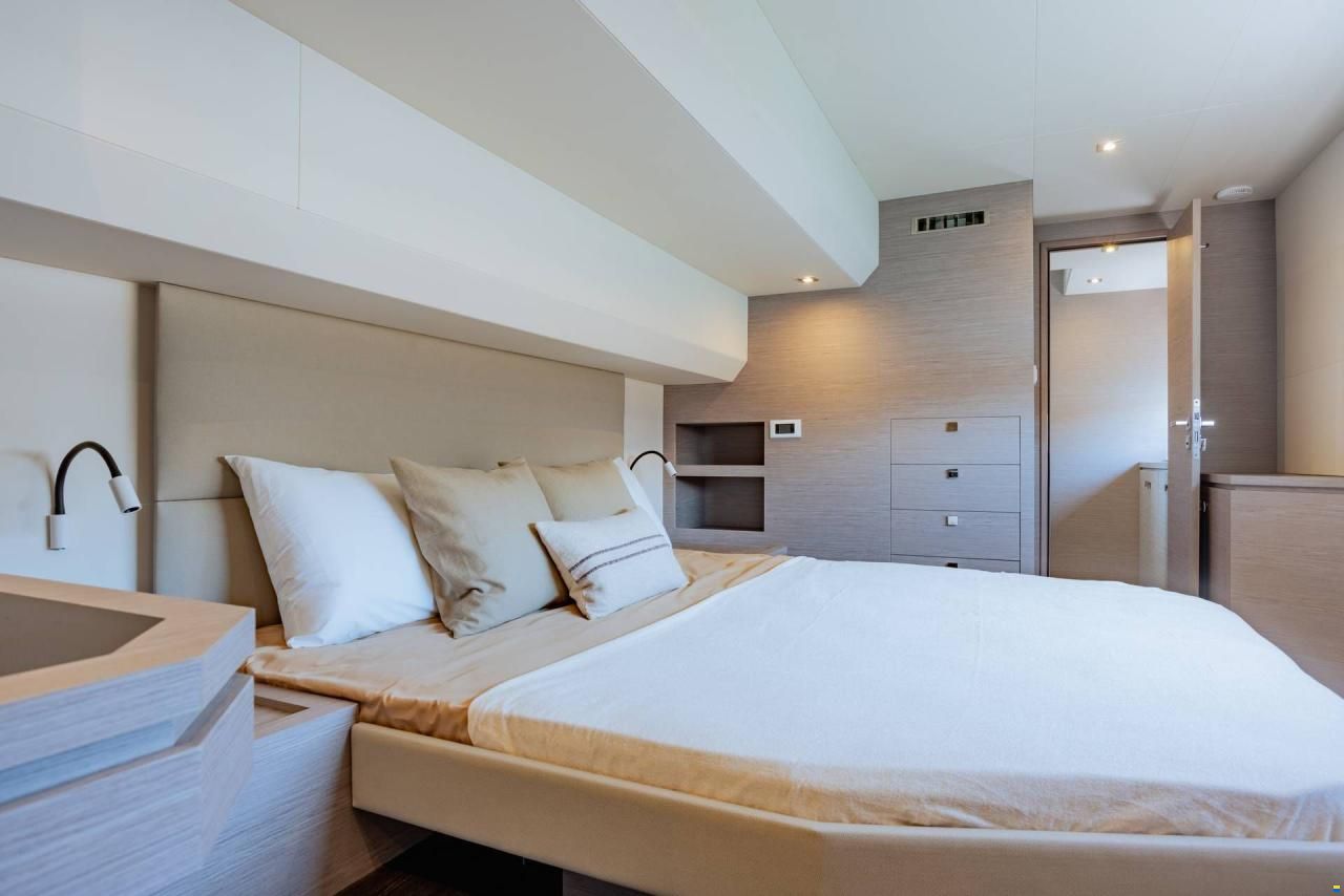 Fountaine-Pajot MY6