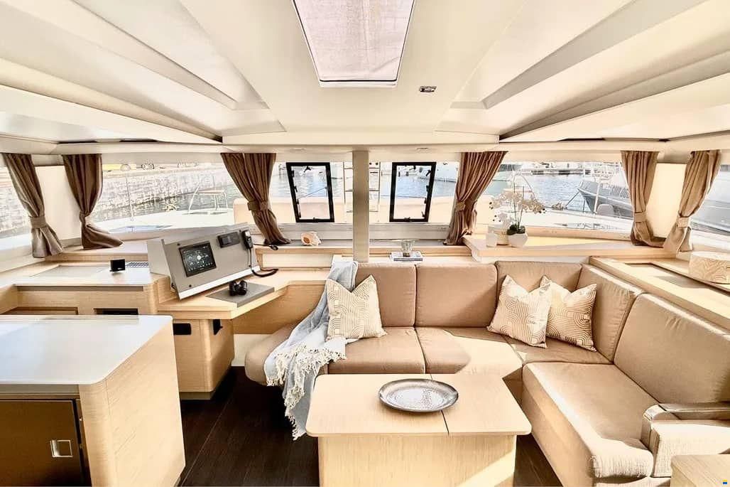 Fountaine-Pajot Astrea 42