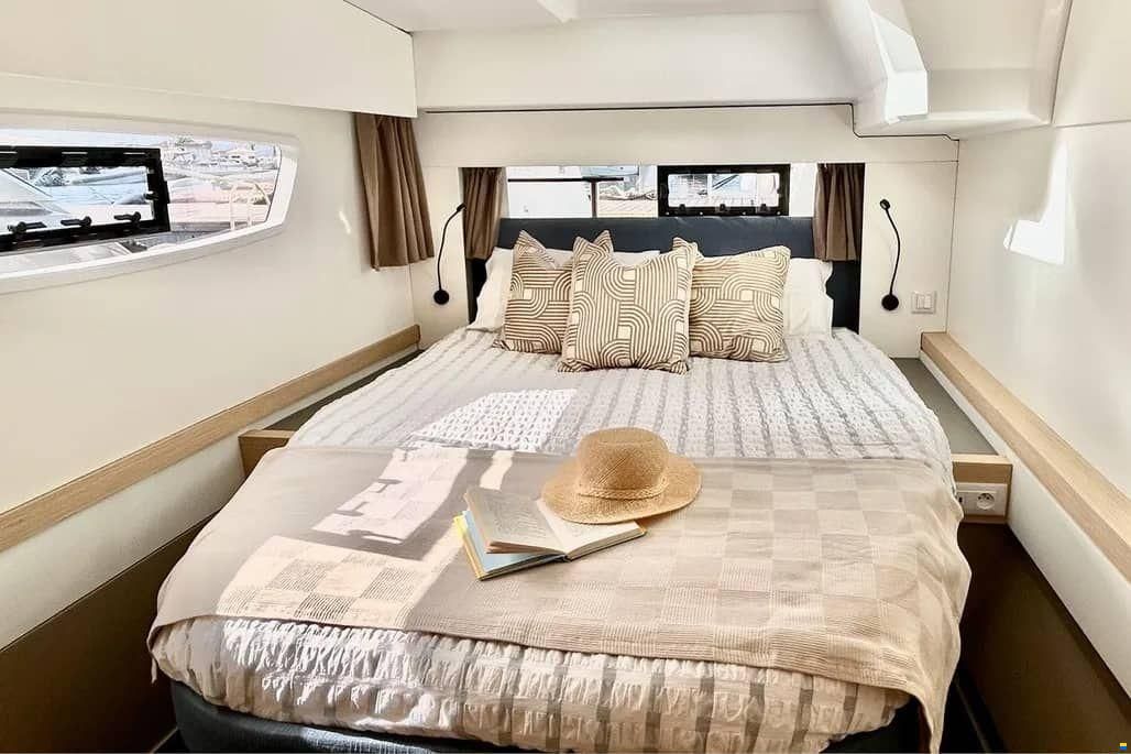 Fountaine-Pajot Astrea 42