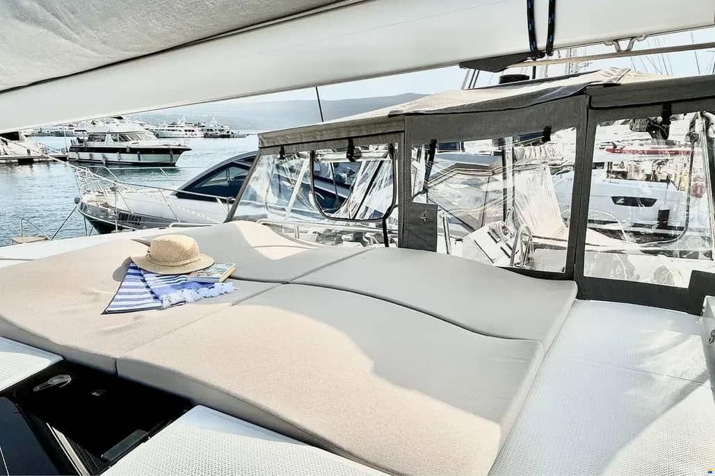 Fountaine-Pajot Astrea 42