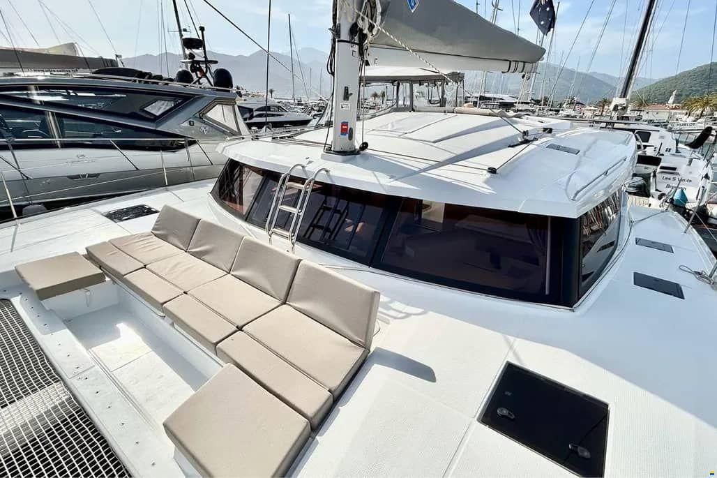 Fountaine-Pajot Astrea 42